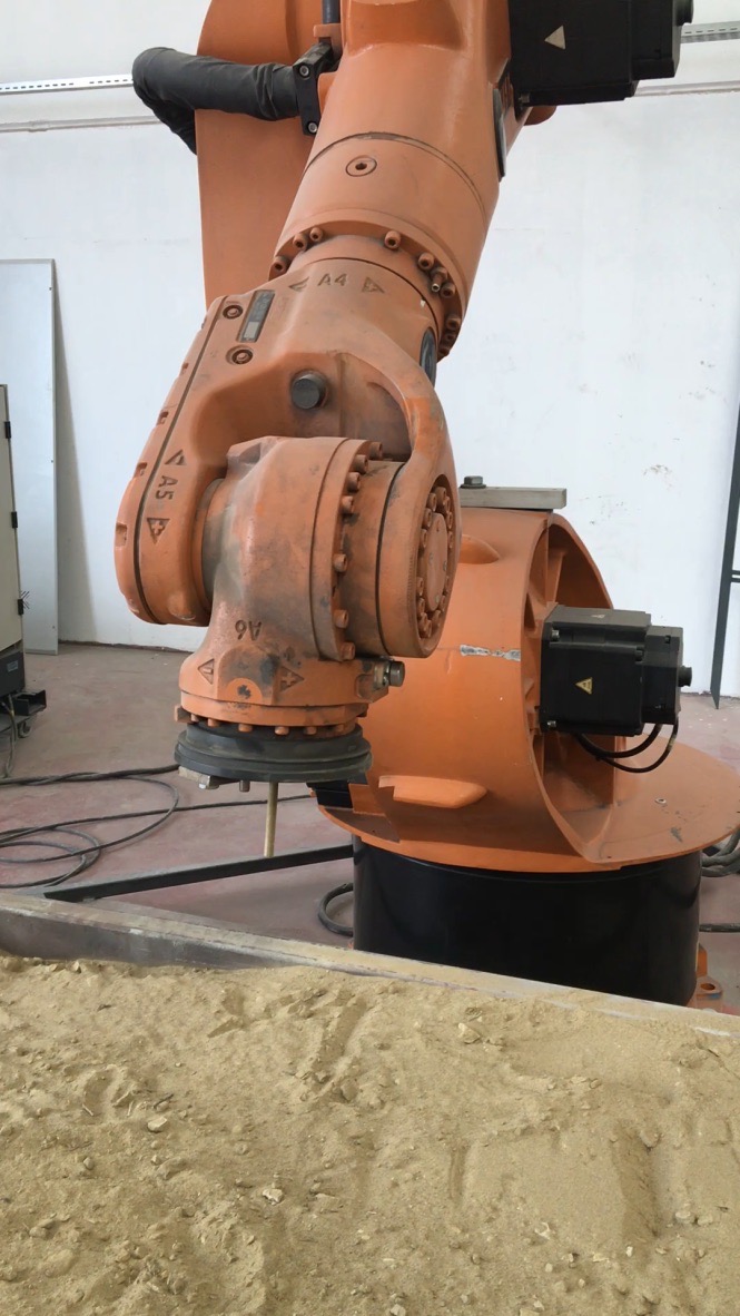 KUKA robot saha uygulaması